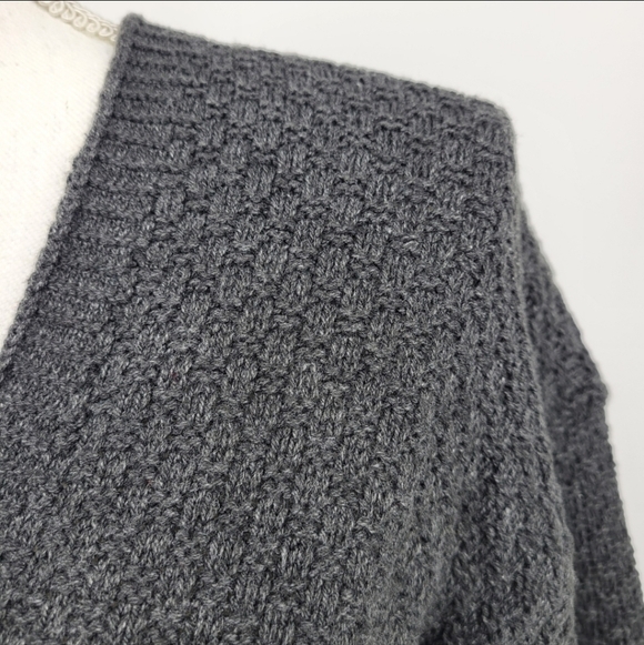 Leo & Nicole  Dark Grey/ Black Duster Knit Cardigan - Picture 13 of 13